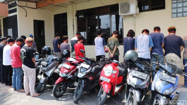 Belasan remaja yang diamankan karena diduga akan tawuran di Bantul, Kamis (7/5/2020).