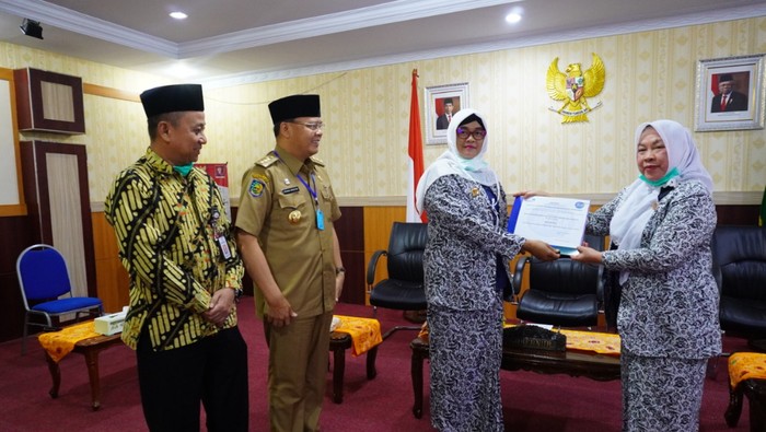 Cegah Corona, Pemprov Bengkulu Salurkan 1500 APD untuk Bidan
