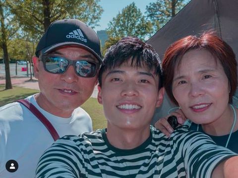 YouTuber Korea Reomit Jang Hansol dan kedua orangtuanya yang asli orang Korea.