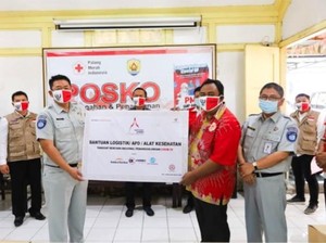 Jasa Raharja Bareng Askrindo-Kimia Farma Salurkan APD ke PMI Grobogan