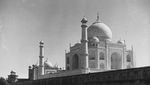Taj Mahal dalam Bingkai Hitam Putih
