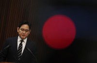 Samsung Electronics Vice Chairman Lee Jae-yong attends a news conference at a companys office building in Seoul, South Korea, Wednesday, May 6, 2020. Lee on Wednesday issued a statement of remorse but offered no clear admission of wrongdoing over his alleged involvement in a 2016 corruption scandal that spurred massive street protests and sent South Korea’s then-president to prison. (Kim Hong-Ji/Pool Photo via AP)