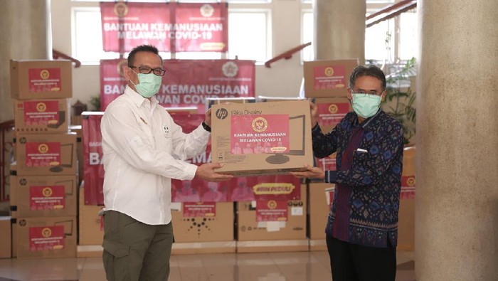 BIN menyerahkan sejumlah alat lab penanganan Corona ke RSA UGM, Kamis (7/5/2020).
