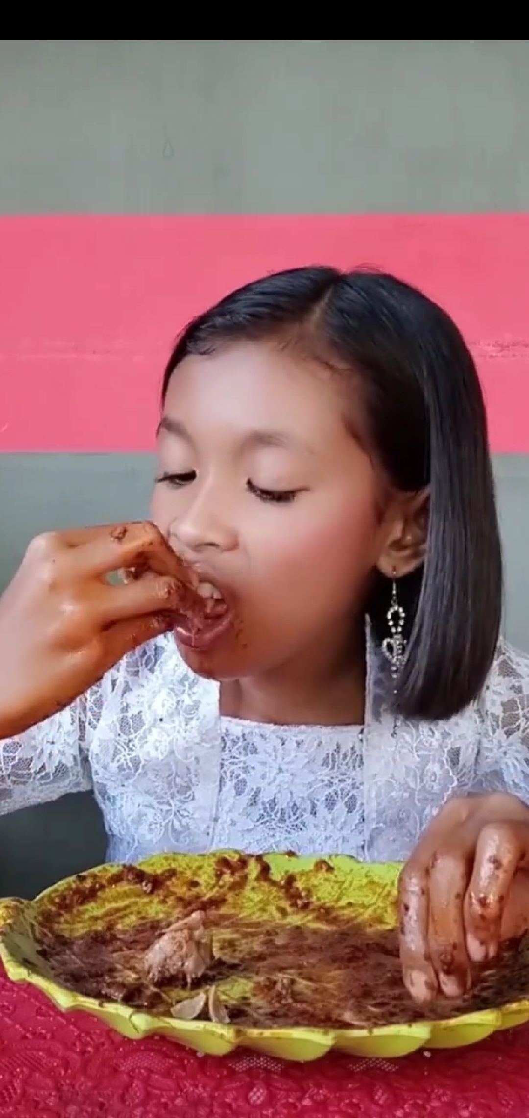  Keren  Gadis Kecil Ini Review Makanan Pakai Bahasa  Jawa  Halus