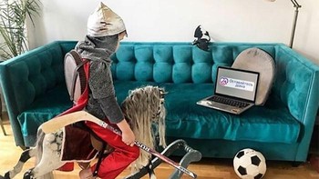 Banyak museum di seluruh dunia ikut serta dalam tantangan ini. Seperti Rijksmuseum, The MET (New York), The Louvre (Paris & Abu Dhabi), Versailles, Getty (LA) dan The Hermitage. Bored Panda/Teddy Bears by Mybearloga