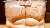 Roti ini memiliki desain yang lucu. Dengan bentuk roti seperti perut six pack dilengkapi dasi kupu-kupu di kemasannya. Istimewa/Dok. Brightside.me.