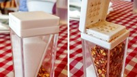 Tempat penyedap makanan serbaguna. Satu tempat dapat digunakan dua bahan dapur dan dua fungsi. Sisi atas untuk garam dan sisi bawah bisa untuk bubuk cabai. Istimewa/Dok. Brightside.me.