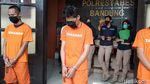 Ini Dia Tampang Ferdian Paleka Berbaju Tahanan