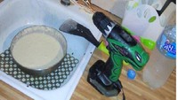 Inovasi mixer terbaru. Kerusakan pada mesin mixer bukan halangan untuk tidak membuat kue. Foto: Dok. Brightside.
