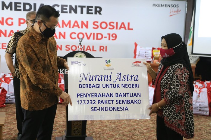 Ringankan Beban Imbas Corona, Astra Bagi-bagi Sembako Rp 25 M Astra melalui Nurani Astra menyalurkan bantuan tahap keempat berupa 127.232 paket bahan pokok senilai Rp25 miliar untuk meringankan dampak sosial akibat Corona