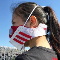 Masker ini bukan hanya dibuat mirip seperti tapi benar-benar dibuat dari sepatu. Meski begitu, masker berfungsi seperti produk kebanyakan dan dilengkapi dengan filter M untuk menyaring udara.Foto: Instagram @aria.duan