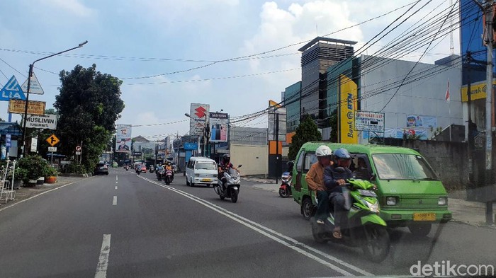 Ojol keluhkan masih banyak pemotor bebas bersliweran berboncengan saat PSBB di Sukabumi