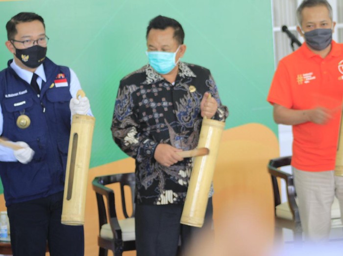 Mendag Agus Suparmanto dan Gubernur Jabar Ridwan Kamil resmikan aplikasi diPasar