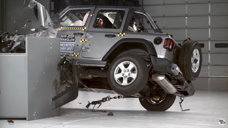 Uji Tabrak Jeep Wrangler Uji Tabrak Jeep Wrangler