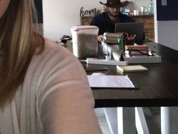 Aksi Kocak Suami Zoom Bombing Istri Saat Meeting