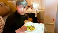 Di balik kesuksesannya sebagai publik figur, pria 33 tahun ini juga kerap dibully netizen. Hal ini lantaran operasi plastik di wajah yang ia jalani. Foto: Instagram roykiyoshi