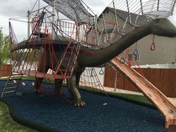 Dinosaurus Jadi Tempat Bermain Selama Isolasi Corona