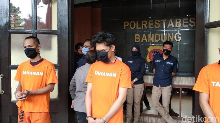 Ferdian Paleka berbaju tahanan terancam 12 tahun bui akibat konten prank