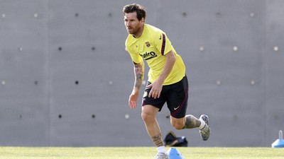 Potret Messi dkk Kembali Menggiring Bola di Latihan Barcelona