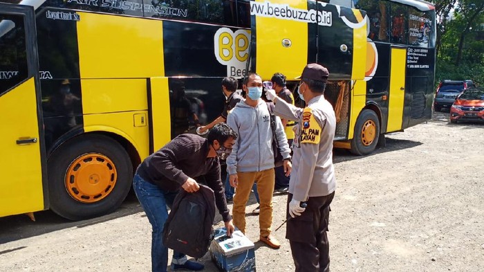 15 abk asal italia dihentikan di surabaya