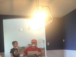 Aksi Kocak Suami Zoom Bombing Istri Saat Meeting