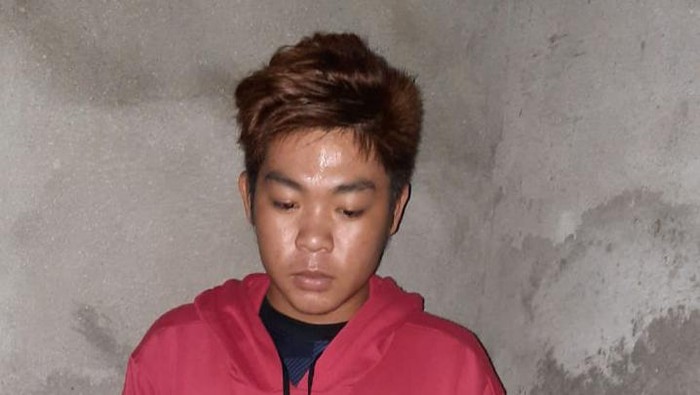 Pelaku salat sambil joget yang viral di Sumsel saat diamankan polisi (dok. Istimewa)