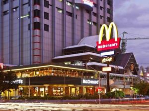 Pemprov DKI Selidiki Penyebab Kerumunan Warga Saat Penutupan McD Sarinah