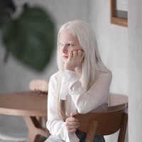 Foto-foto Ependieva yang diunggah oleh Amina Arsakova pada Januari 2020 dengan keterangan Pencarianku untuk wanita cantik sekali lagi berhasil itu awalnya menimbulkan perdebatan. Tidak sedikit netizen yang mengira bahwa foto tersebut hanyalah editan sang fotografer. Foto: Instagram @aminaarsakova