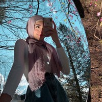 Ada delapan juta orang di planet ini, dan seperti ada orang asing di jalanan dan melihat wajahku dan dia tahu namaku. Itu sungguh aneh, ujarnya.  Foto: dok. Instagram @zahr4