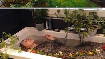 Lebih dari 49 ribu kontribusi telah masuk melalui tagar #tussenkunstenquarantaine dan 32.500 lainnya di #betweenartandquarantine internasional. Bored Panda/Astrid Hulsmann