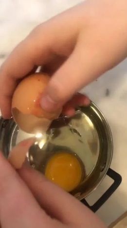 Cara pecahkan telur