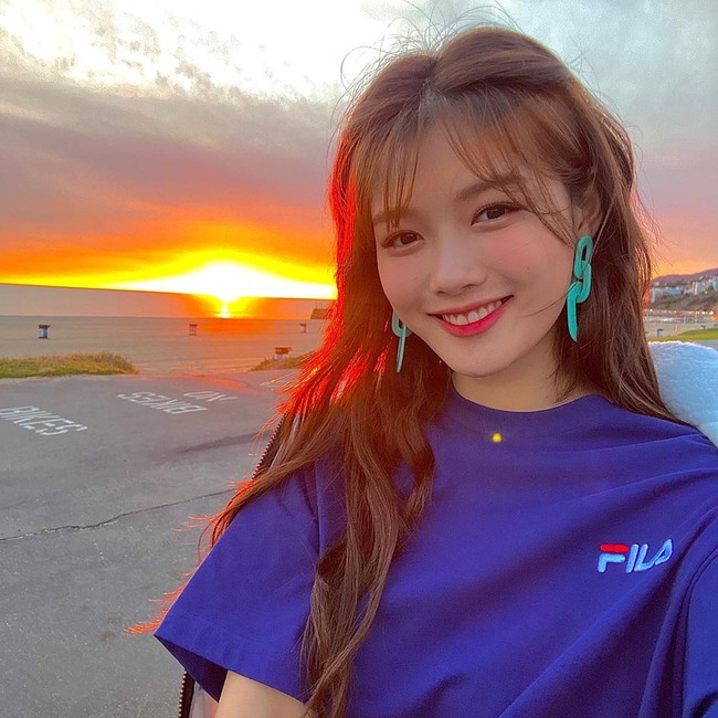 11. Kim Yoo JungKim Yoo Jung tampil menawan dengan imejnya yang kini sudah dewasa dalam drama Backstreet Rookie. Artis yang sudah sering main drama Korea sejak kecil ini dinilai akan semakin menawan seiring dengan pertambahan usia.Foto: Instagram @you_r_love