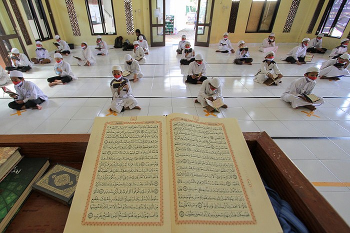 Peran Pesantren di Era Milenial

Pesantren memiliki peran penting dalam penyebaran dakwah Islam di seluruh dunia khususnya di negara mayoritas Muslim.  Selain itu pesantren memiliki peran penting di bidang pendidikan serta serta seni budaya Islam khususnya di era milenial