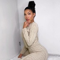 Set bikini yang dikenakan Tiona disebut terlalu vulgar. Banyak netizen mengkritik jika lebih baik sang model tak mengenakan pakaian apapun. Foto: dok. Instagram