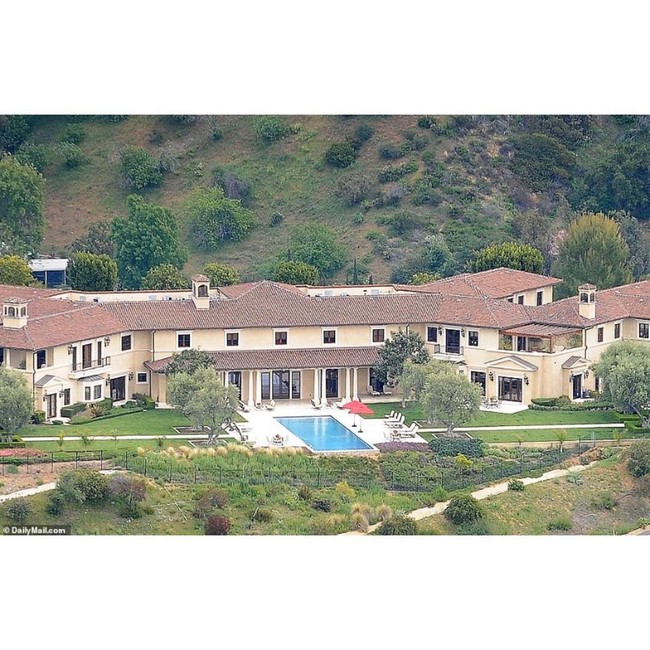 Tidak diketahui secara pasti Pangeran Harry dan Meghan menyewa rumah tersebut atau menumpang secara gratis.( Foto: Instagram/@vandypop)