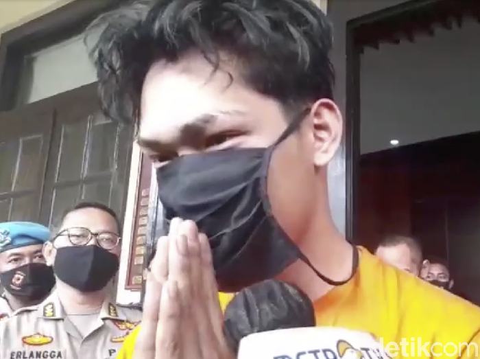 YouTuber Ferdian Paleka meminta maaf kepada korban prank, warga Bandung, dan masyarakat Indonesia, Jumat (8/5/2020).