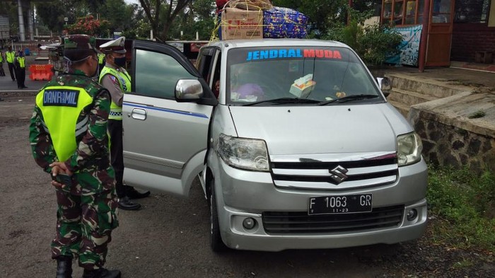 Kendaraan pengangkut pemudik di Ciamis