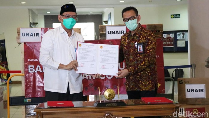 BIN donasikan bantuan alkes ke Unair