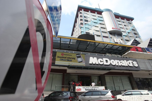 Gerai McDonalds yang berada di Sarinah Thamrin merupakan gerai pertama McDonalds di Indonesia. (Rifkianto Nugroho)