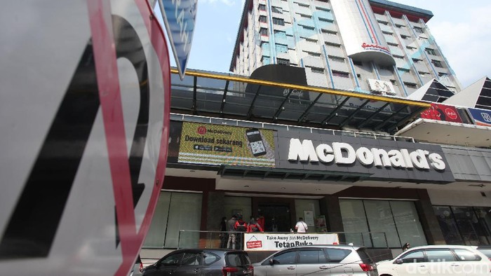 Restoran siap saji McDonalds Sarinah akan tutup permanen. Yuk lihat lagi sudut-sudut penuh cerita di gerai McD pertama di Indonesia ini.