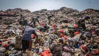 Peningkatan tersebut terjadi pada sampah yang berasal dari rumah warga (sampah rumah tangga) karena sebagian besar orang beraktivitas di dalam rumah saja guna menekan laju penyebaran virus Corona.