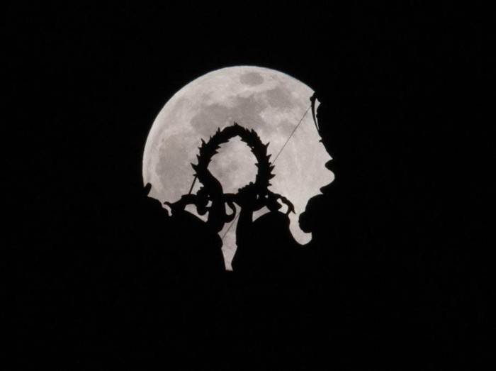 Potret Keindahan Supermoon di Berbagai Penjuru Dunia

Keindahan bulan purnama besar atau Supermoon menjadi fenomena terakhir di tahun 2020. Ini juga terlihat jelas hampir diberbagai belahan dunia. Beginilah foto-fotonya.