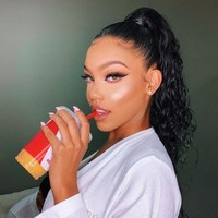 Wanita asal Curacao bernama Tiona Fernan ini jadi kontroversi setelah didapuk menjadi model untuk merek pakaian renang. Foto: dok. Instagram