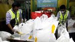 Pembagian Takjil Ramadhan untuk Warga Terdampak COVID-19