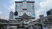 Gedung yang berada di jalur protokol ini memiliki nilai sejarah yang cukup banyak. Proses pembangunanya itu dicanangkan dan diresmikan tahun 1967 oleh presiden RI pertama Soekarno Hatta.