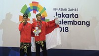 Sejarah pencak silat pun mulai tertulis sejak abad ke-14 yang dikarenakan oleh pengaruh dari para penyebar agama di tanah Nusantara atau Nuswantara ini. Pada masa itu, pencak silat menjadi pelajaran utama dalam beragama sebagai perlindungan diri ketika menghadapi perang. Karena pada masa itu, masih terdapat berbagai perang karena perebutan wilayah dan politik juga kekuasaan. Arief Bagus/AFP via Getty Images