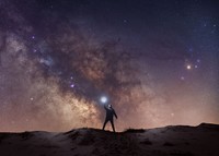 Keindahan Bima Sakti memang tidak bisa dilihat dengan mata telanjang, namun melalui karya-karya berikut ini kita bisa melihat betapa menakjubkannya langit malam