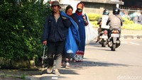 Penyandang masalah kesejahteraan sosial (PMKS) atau gepeng musiman mulai berdatangan ke Kota Bandung di bulan Ramadhan, meski saat ini diterapkan Pembatasan Sosial Berskala Besar (PSBB) tingkat provinsi.