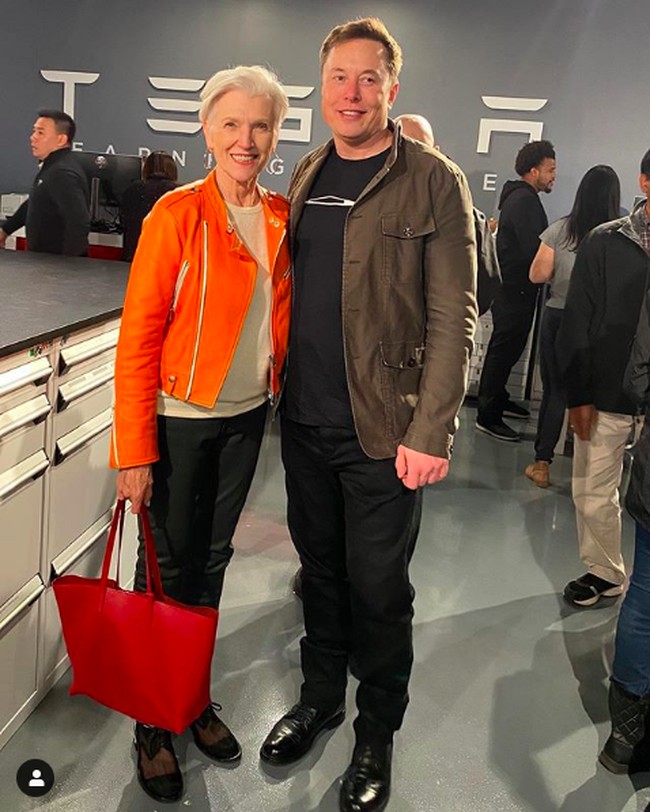 Maye Musk memiliki tiga anak yaitu Elon, Kimbal dan Tosca Musk. Dari ketiga anaknya itu dia sudah dikaruniai 11 cucu. Yang terbaru adalah anak dari Elon Musk dan Grimes yang namanya unik, X Æ A-12 Musk. Foto: Instagram @mayemusk