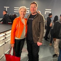 Maye Musk memiliki tiga anak yaitu Elon, Kimbal dan Tosca Musk. Dari ketiga anaknya itu dia sudah dikaruniai 11 cucu. Yang terbaru adalah anak dari Elon Musk dan Grimes yang namanya unik, X Æ A-12 Musk. Foto: Instagram @mayemusk